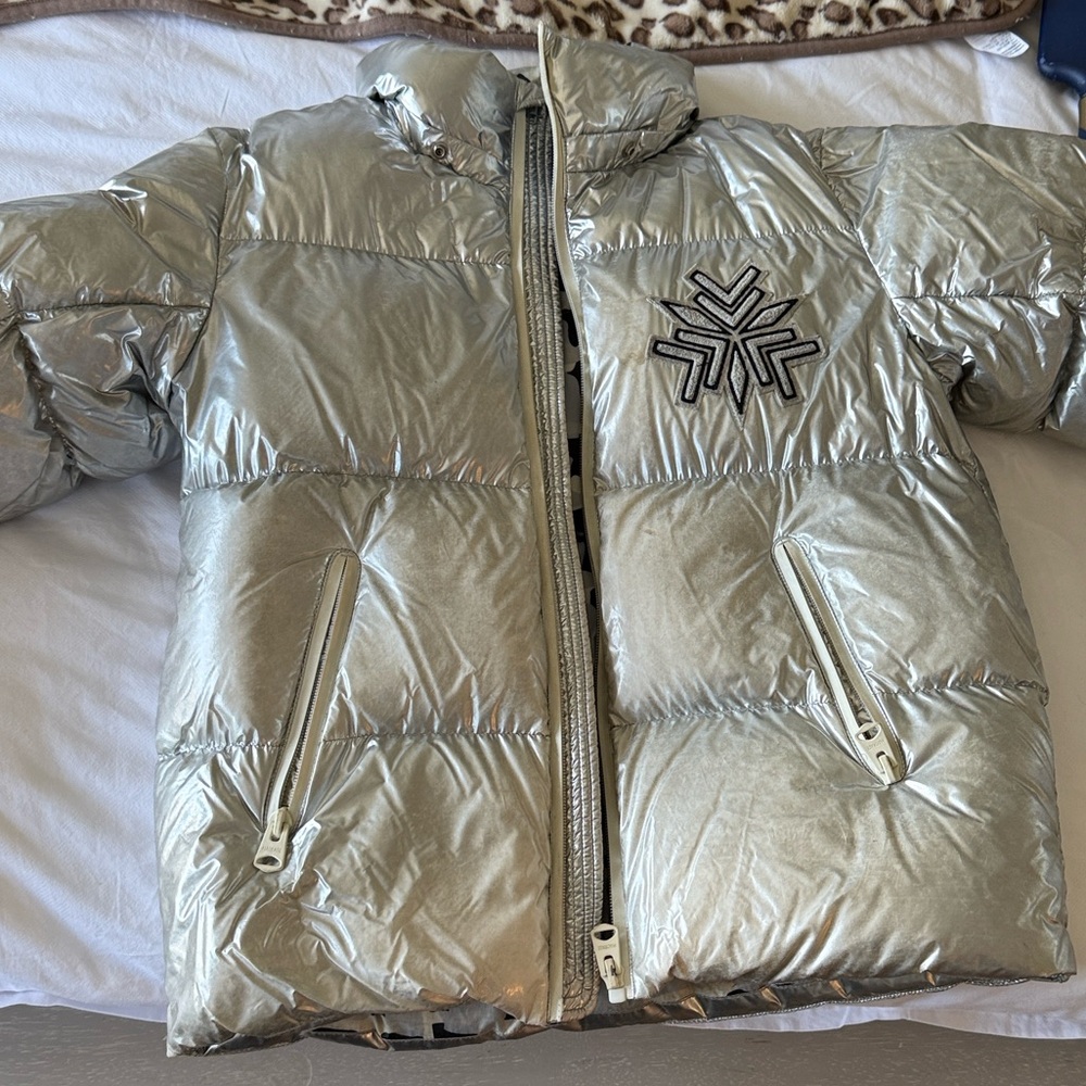 Mackage sliver coat  girl
Size 12